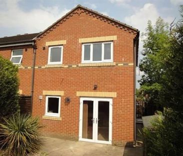 4 bed Terraced 99 Headford Gardens - Photo 2