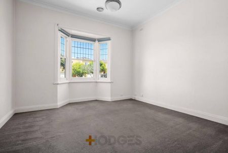 Stylish Californian Looking Into The Sun - Photo 3