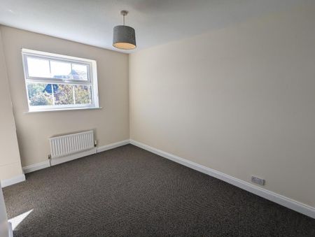 4 bedroom detached house to rent - Photo 4