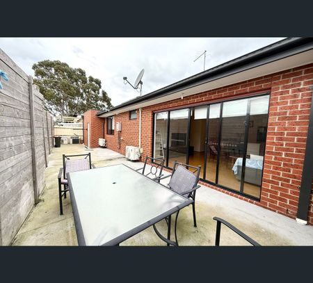 3/194 Daley Street, Glenroy, Vic 3046 - Photo 3