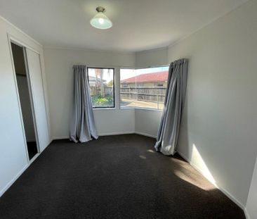 Recently Refurbished - Papamoa - Photo 1