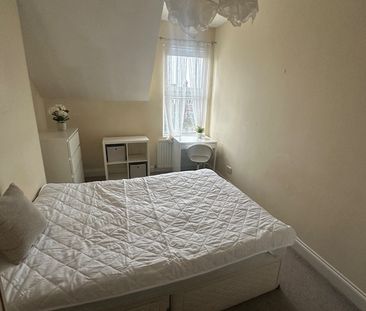 Room in a Shared Flat, Cinnamon Apartments, SW19 - Photo 1