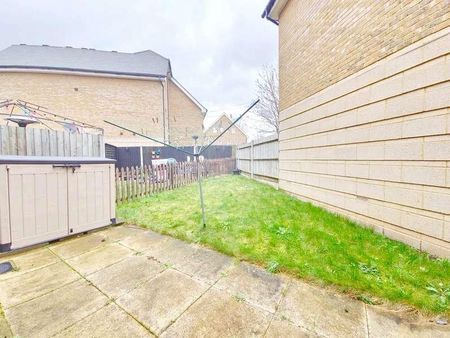 Simmons Drive, Dagenham, RM8 - Photo 5