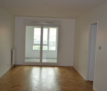 location Appartement F3 DE 60.5m² À VELIZY-VILLACOUBLAY - Photo 1