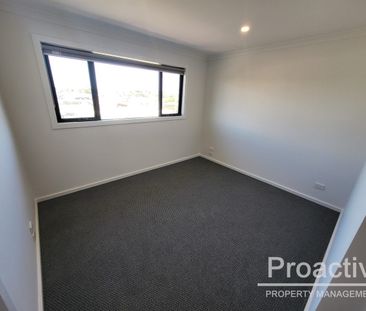 Contemporary Living with Style, Space & Natural Light - Photo 2