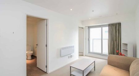 Stylish 2-Bedroom Furnished Apartment in the Heart of Soho - Photo 5