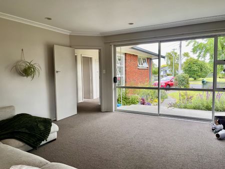 This charming home offers comfort, convenience, and a warm, welcoming atmosphere from the moment you arrive. - Photo 3