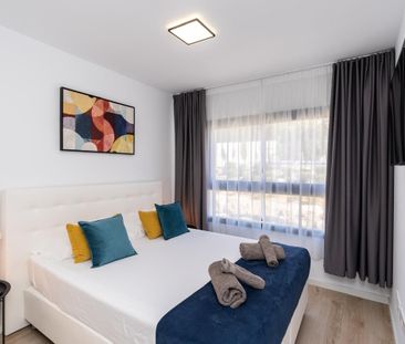 Apartment in Estepona, Costa del Sol - Photo 3