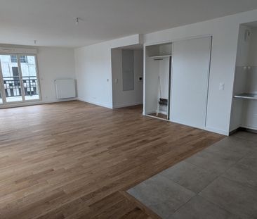 location Appartement T4 DE 100.15m² À COURBEVOIE - Photo 1