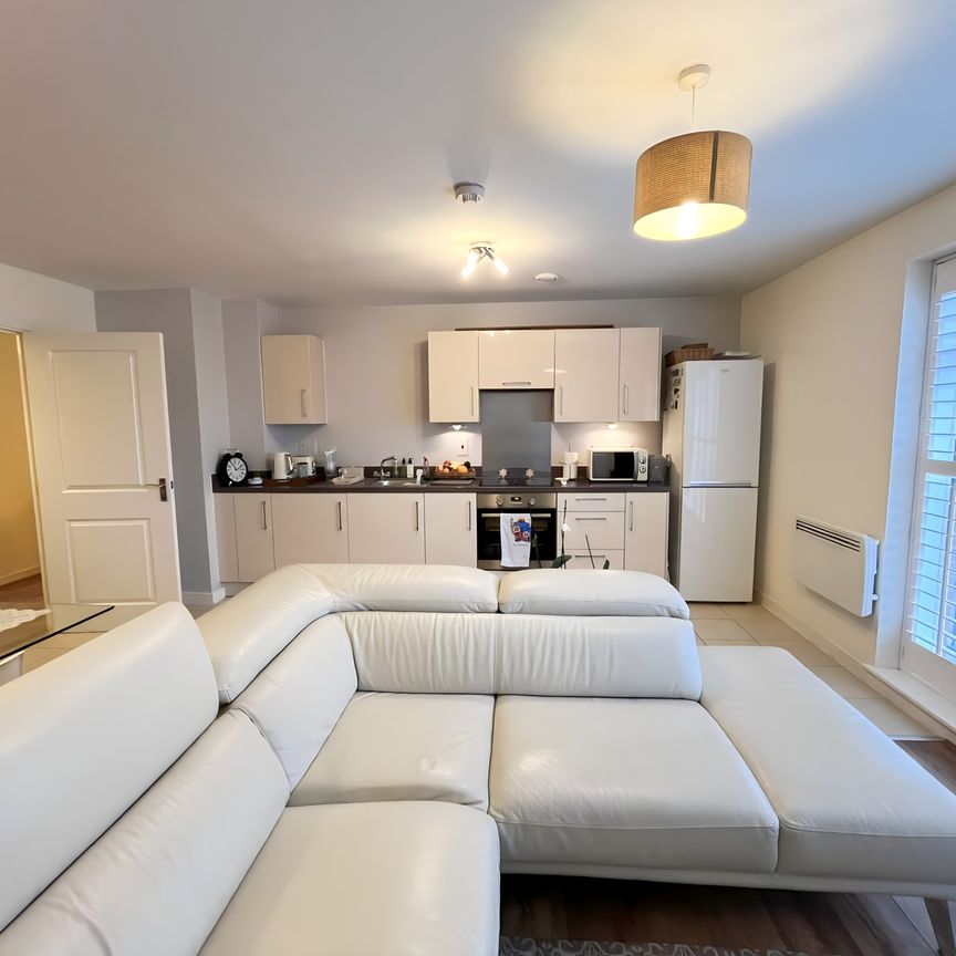 One Bedroom Flat to Rent in Morden - Photo 1