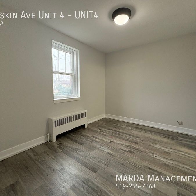 NEWLY RENOVATED 1-BEDROOM/1BATH APARTMENT + HYDRO - Photo 1