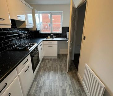 2 bedroom terraced house to rent - Photo 4