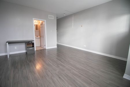 **ALL UTILITIES INCLUDED** Student Room For Rent in St. Catharines!! - Photo 4