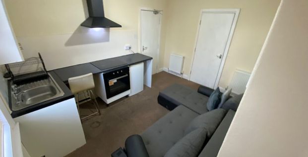 Flat 3, Conference Road, Armley, Leeds, LS12 3DX - Photo 1