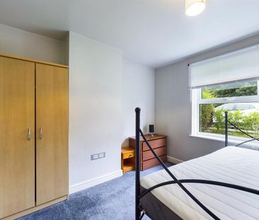 4 bedroom semi-detached house to rent - Photo 6