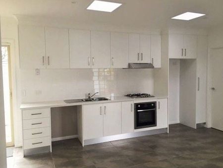 Charming 2-Bedroom Home in Lalor - Photo 5