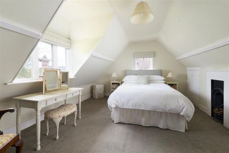 4 bedroom end of terrace house to rent - Photo 4