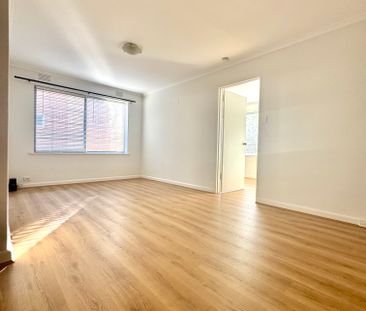 Stylish Apartment Living in Leafy Ripponlea - Photo 1