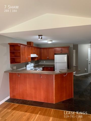 Beautiful Semi Ranch With Attached Garage in Amherstburg - Photo 4