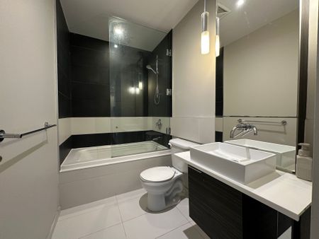 For Lease - 8 Charlotte Street Unit# 1701, Toronto, Ontario - Photo 3