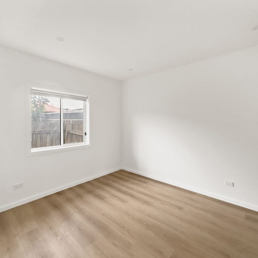 Recently Built Granny Flat in Prime Riverwood Location - Photo 1