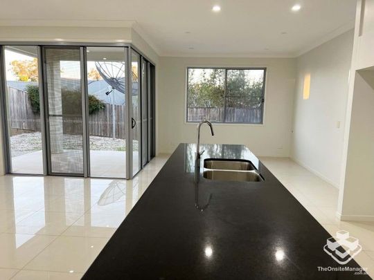 Stunning Family Home In Prime Location! - Photo 1