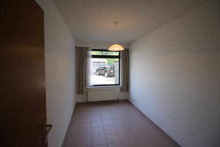 Een instapklaar appartement op de benedenverdieping links van de rechter ingang - met terras en garage. - Photo 2