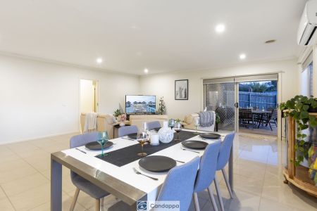 FAMILY HOME IN GREAT LOCATION! - Photo 4