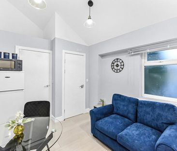 Poynton Road - Photo 2