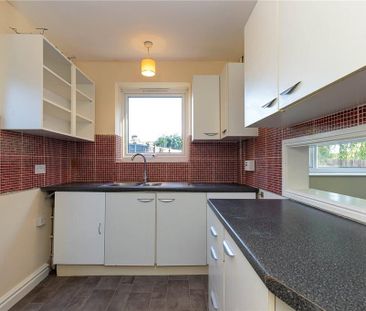 2 bedroom semi-detached house to rent - Photo 2