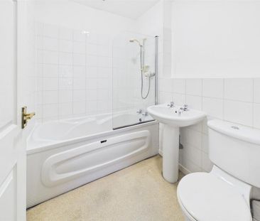 3 bedroom semi-detached house to rent - Photo 5