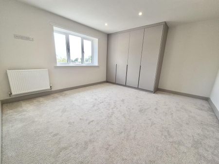 4 bedroom detached house to rent - Photo 4