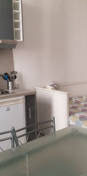 NIMES ECUSSON - IDEAL ÉTUDIANT MEUBLÉ 20 .48M² M2 PROCHE ESPLANADE TOUT COMPRIS, - Photo 1