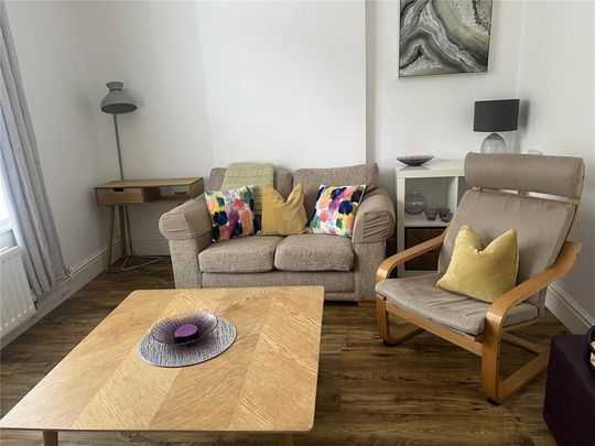 4 bedroom end of terrace house to rent - Photo 1