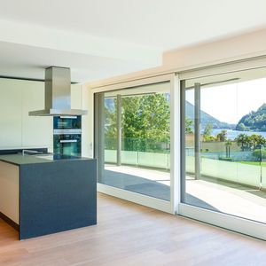 Posizione unica sul lago con fascino e comfort | Unique lake location - Photo 2