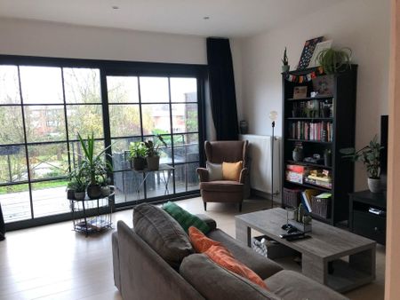 Instapklare ruime gerenoveerde woning met ruime uitbouw achteraan, groot zonneterras en koer - Photo 2