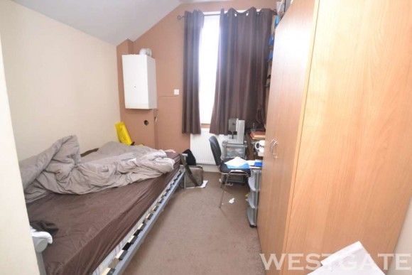 3 Bed - Wokingham Road, Reading - Photo 1