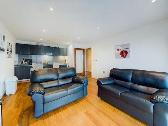 1 bedroom flat to rent - Photo 1