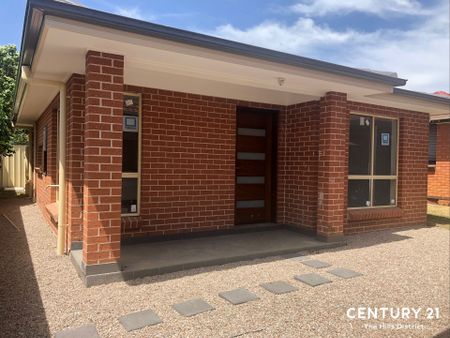 Well Presented Modern 2 Bedrooms Granny Flat - Photo 2