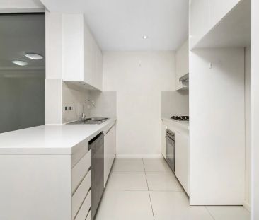 Modern Two-Bedroom Apartment with Additional Family Room - Photo 3