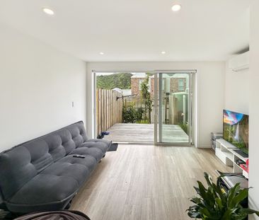 Great location, convenient living in Lower Hutt - Photo 1