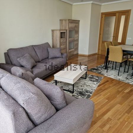 Alquiler de piso en Calle Nava, 8 - Photo 1