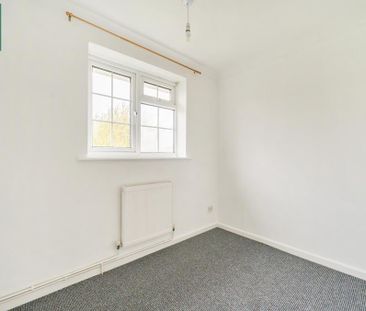 4 bedroom semi-detached house to rent - Photo 2