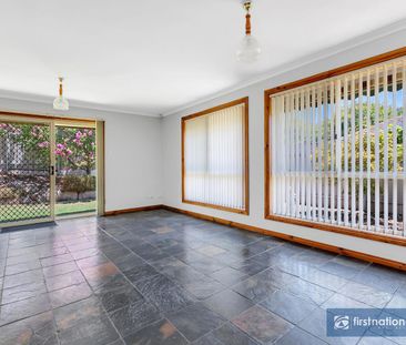 VERY TIDY AND SPACIOUS THREE BEDROOM HOME - Photo 2