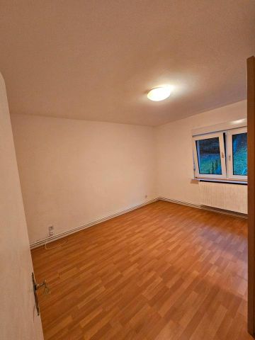Charmante 3.5 Zimmerwohnung in einer ruhigen Gegend - Photo 4