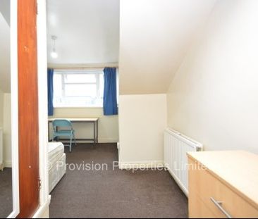 6 Bedroom House Properties Hyde Park - Photo 5