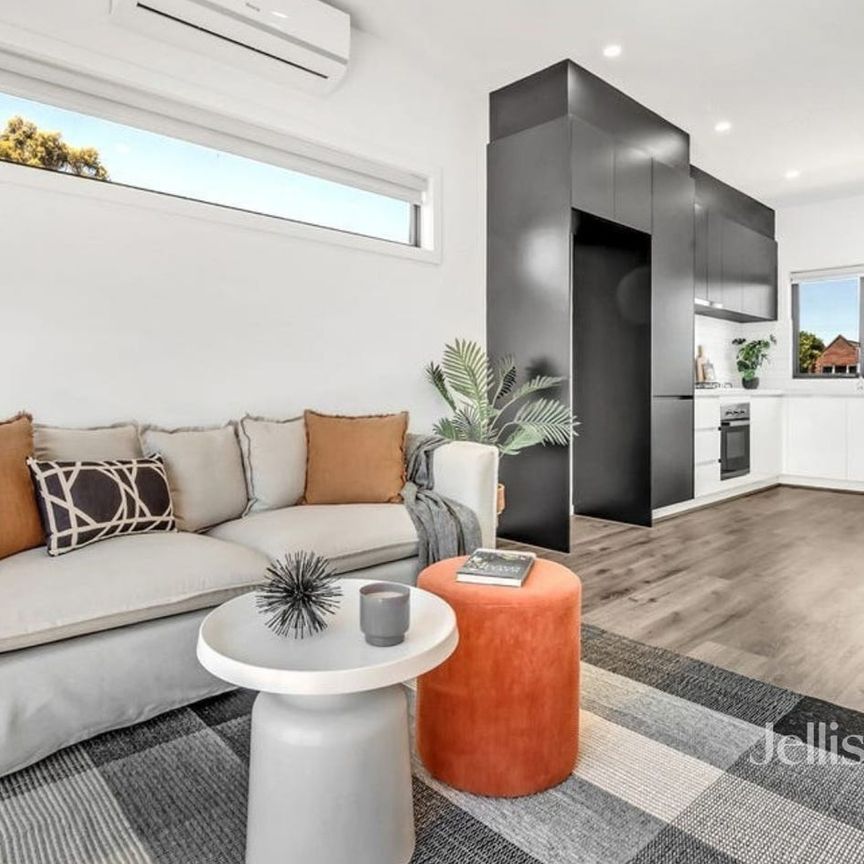 A Private, Light-Filled Townhome - Photo 1