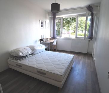 Location Appartement 5 pièces 11m² - Photo 2