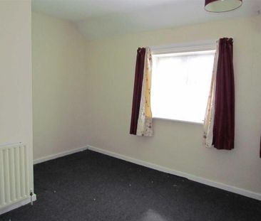 2 bedroom end of terrace house to rent - Photo 2