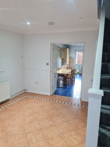 2 Bed Terraced House, Aldborough Road South, IG3 - Photo 2